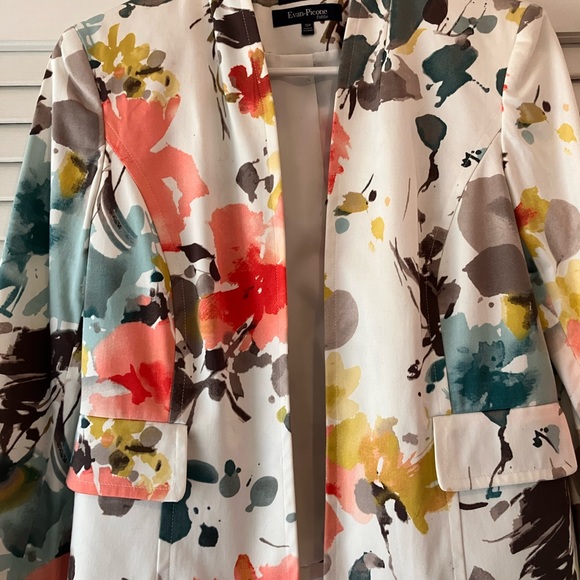 Gorgeous Blazer - great for Spring and Summer! - Picture 2 of 5